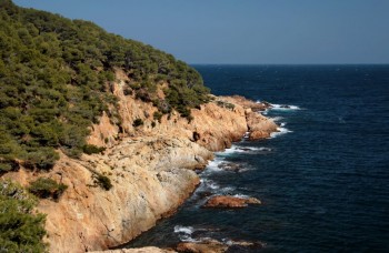 Las calas escondidas más bonitas de la Costa Brava (a un paso de El Far)