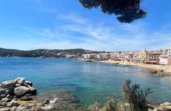 Las calas y playas más bonitas cerca de El Far Hotel Restaurant